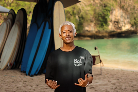 Surflesson with Dhimas (Professional Longboard Coach in Canggu)